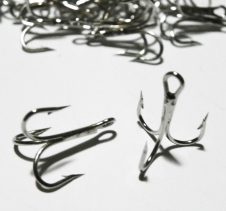 Pack of 25 Fishing Treble Hooks Size 6 Extra Large. Suit bait or lures Hooks, Jig Heads, Sinkers & Swivels